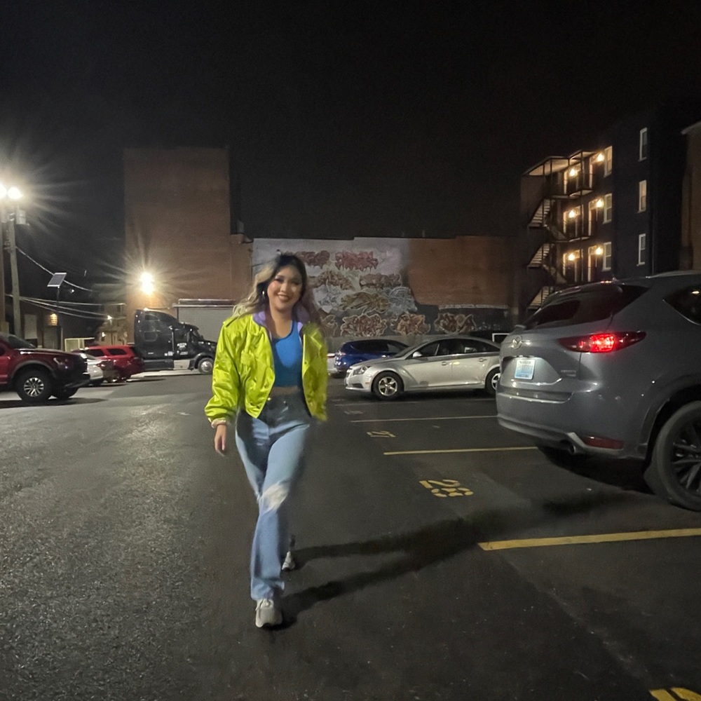 Meet your Posher, Warisa